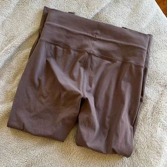 Vuori Women’s Huckleberry Purple Daily Legging Medium - Picture 4 of 5